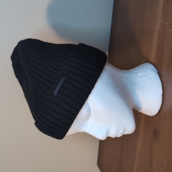 Armani Exchange Unisex Black Hat VINTAGE KNIT BEANIE HAT one size - Picture 2 of 7